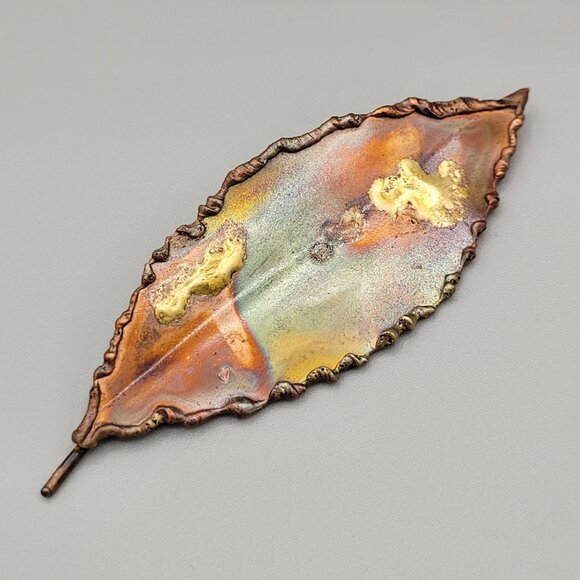 Hammered Copper Leaf Brooch Pin Hand Made Artist Signed Gold Tone L 3.5" - Picture 2 of 8